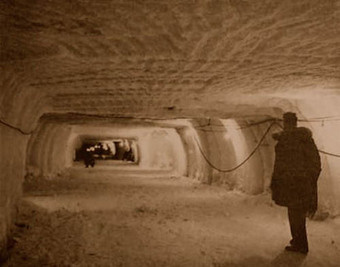 Illustration for article titled Project Iceworm: the nuclear city hidden under Greenland's glaciers
